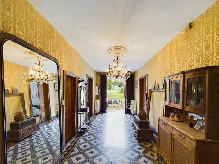 Image No.3-9 Bed House for sale