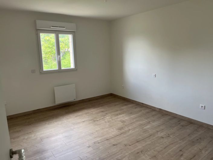 Image No.11-11 Bed House for sale