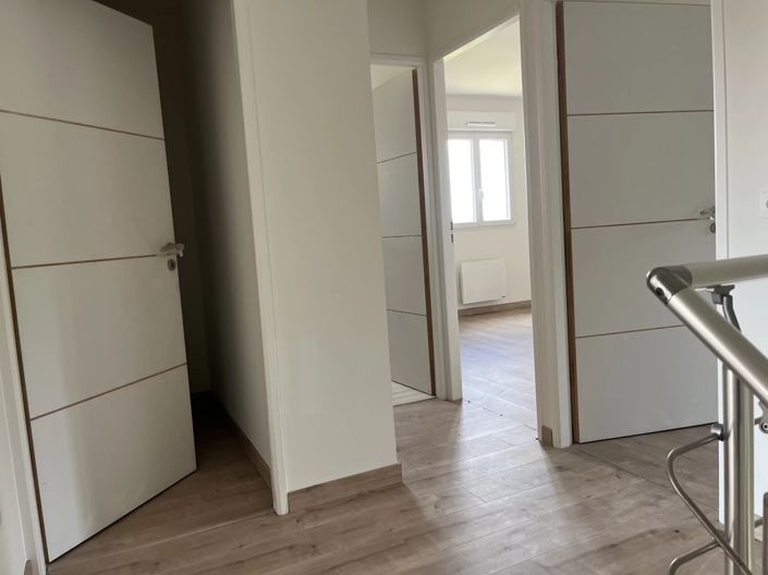 Image No.5-11 Bed House for sale