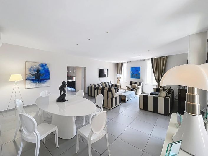 Image No.7-4 Bed Village House for sale