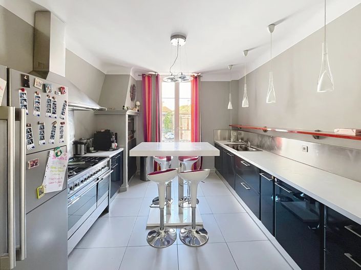 Image No.9-4 Bed Village House for sale