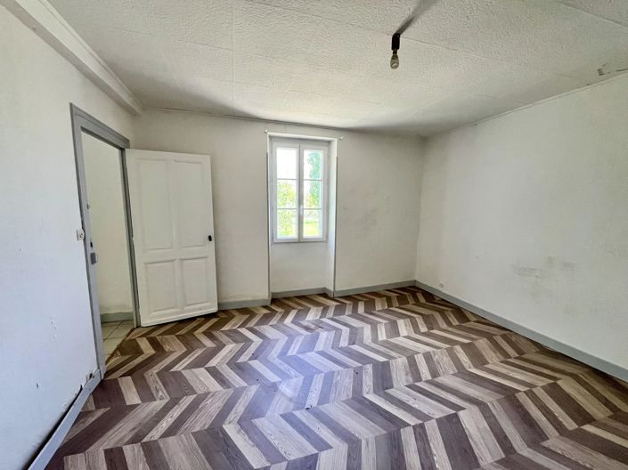 Image No.8-3 Bed House for sale