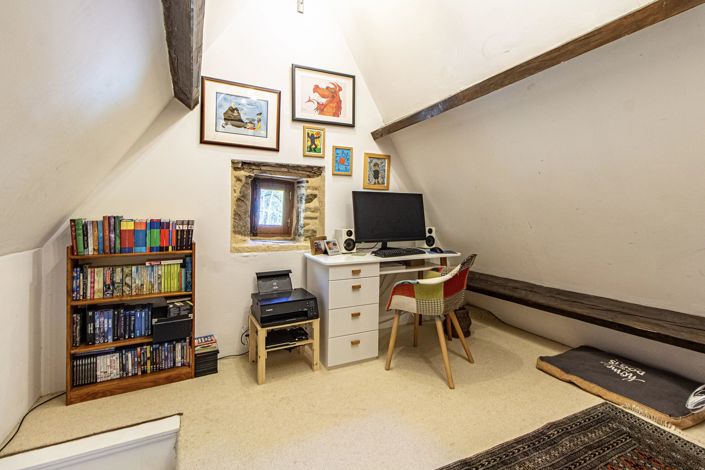 Image No.10-7 Bed Village House for sale