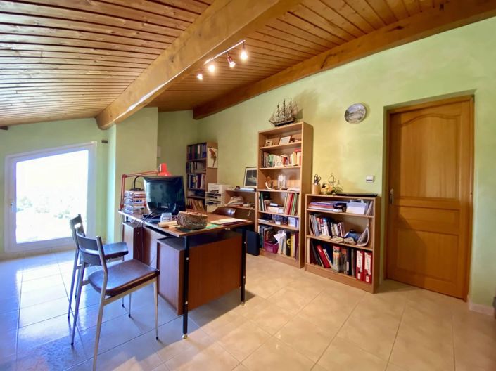 Image No.11-3 Bed House for sale