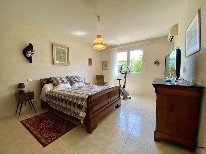 Image No.8-3 Bed House for sale