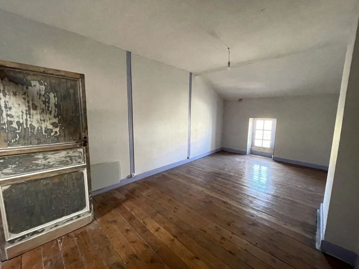 Image No.11-7 Bed House for sale