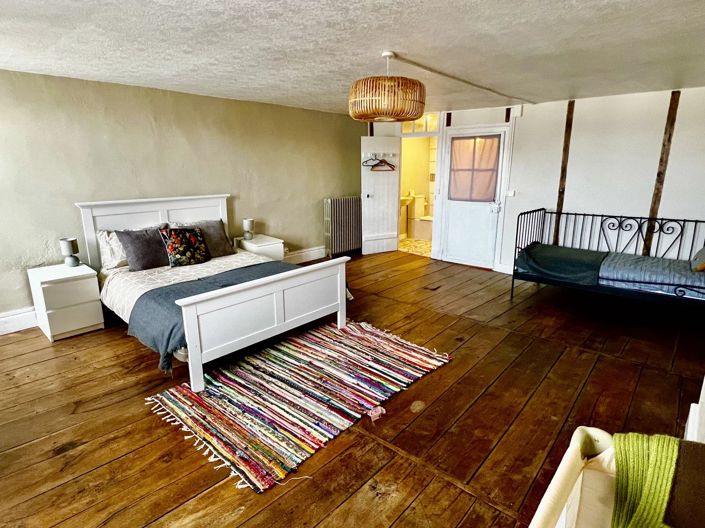 Image No.10-4 Bed House for sale