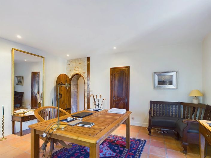 Image No.4-6 Bed House for sale