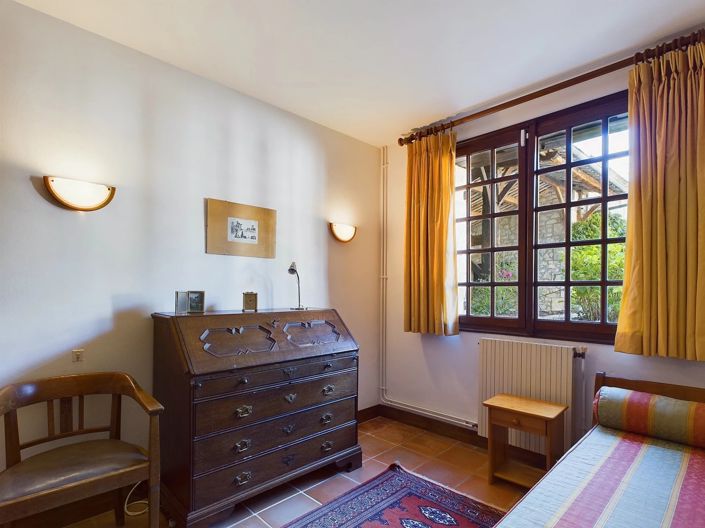 Image No.9-6 Bed House for sale