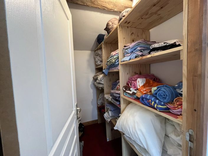 Image No.12-4 Bed Farmhouse for sale