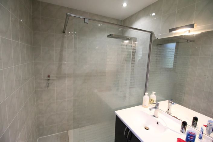 Image No.7-4 Bed House for sale