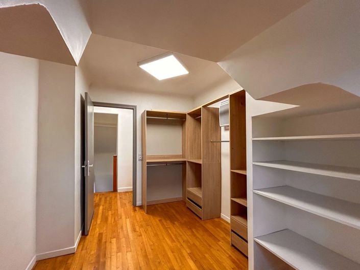 Image No.9-4 Bed Village House for sale