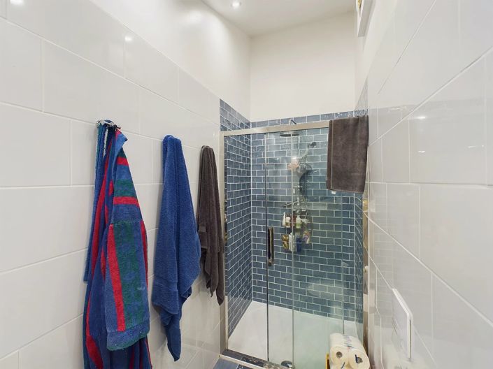 Image No.9-5 Bed House for sale