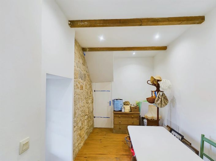 Image No.10-3 Bed House for sale