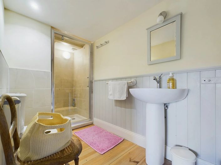 Image No.8-3 Bed House for sale