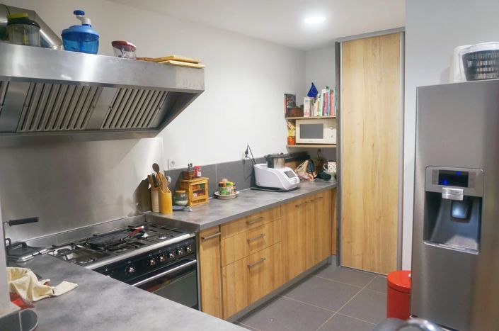 Image No.9-6 Bed House for sale