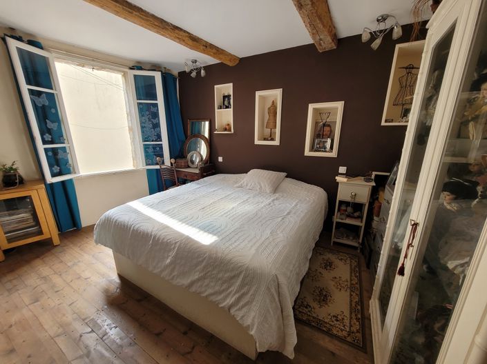 Image No.5-2 Bed House for sale