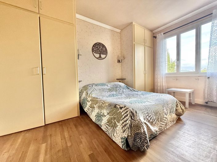 Image No.11-3 Bed House for sale