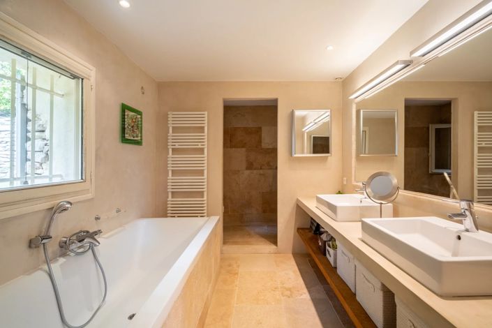 Image No.7-7 Bed House for sale