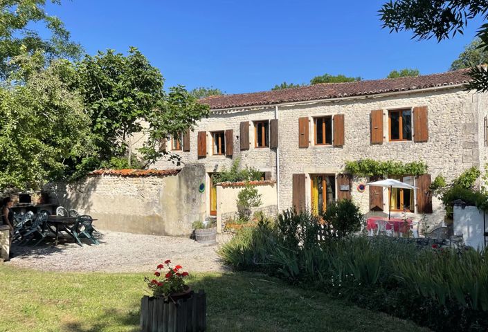 Image No.1-16 Bed House for sale