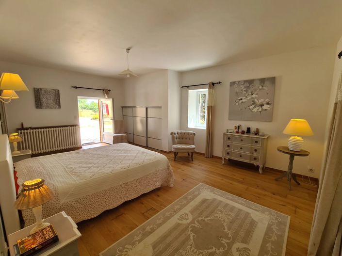 Image No.5-9 Bed House for sale