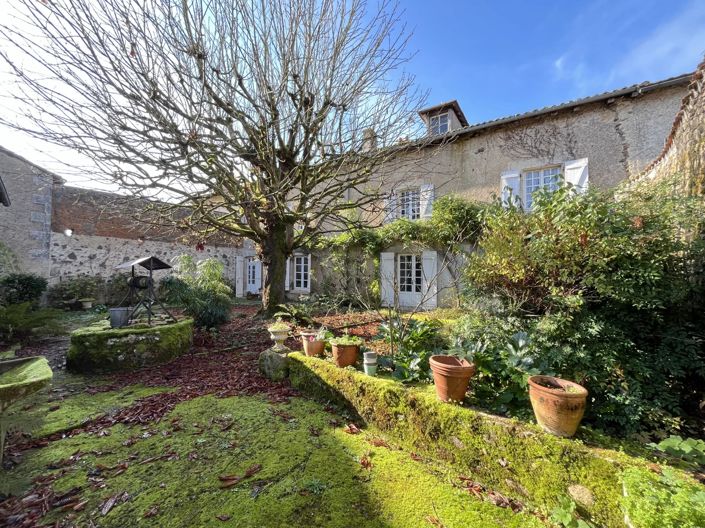 Image No.1-7 Bed Village House for sale