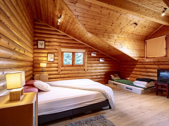 Image No.12-4 Bed Chalet for sale