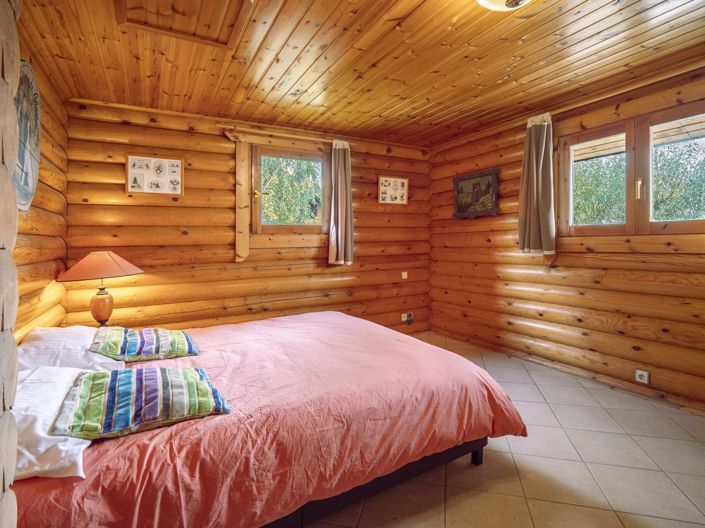 Image No.10-4 Bed Chalet for sale