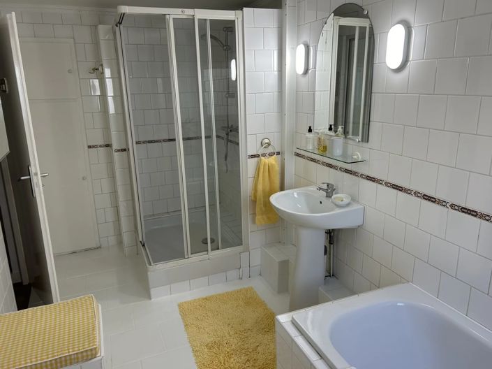 Image No.11-3 Bed House for sale