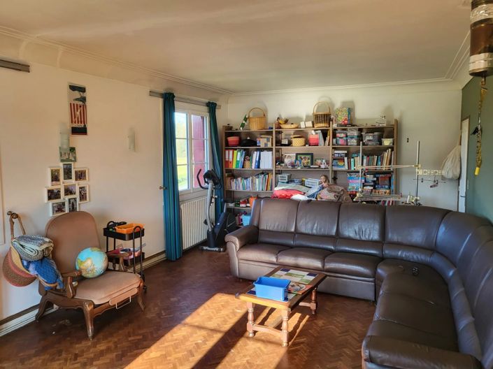 Image No.3-8 Bed House for sale