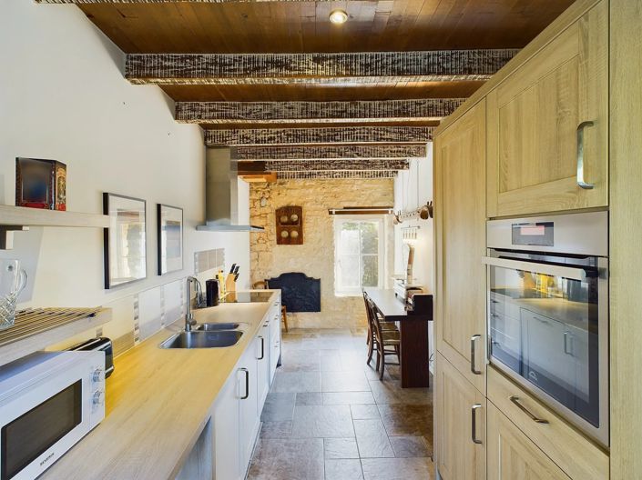 Image No.10-11 Bed House for sale