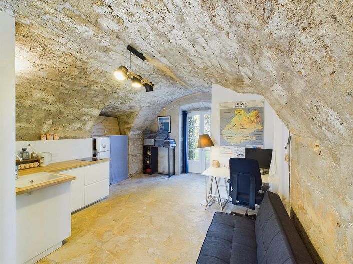 Image No.13-11 Bed House for sale