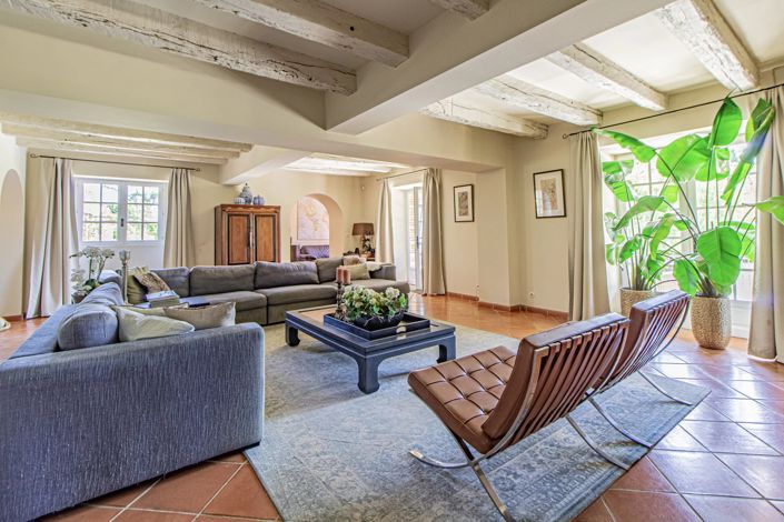 Image No.5-10 Bed House for sale