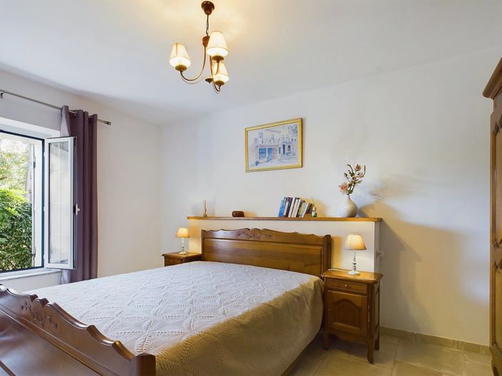 Image No.13-8 Bed House for sale