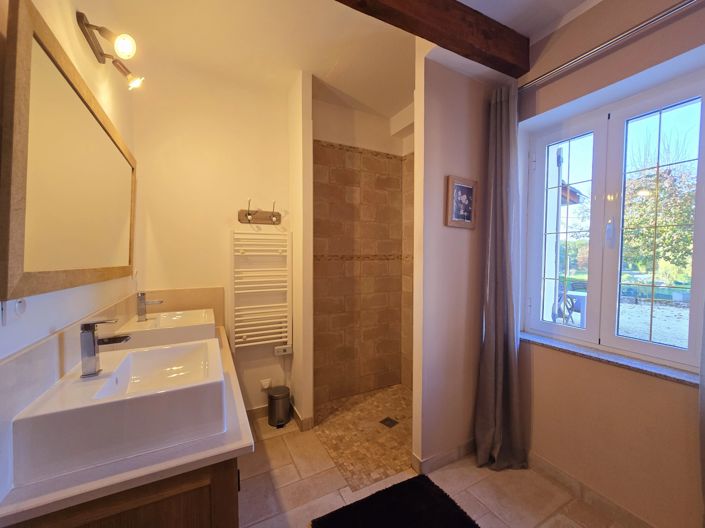 Image No.9-8 Bed House for sale