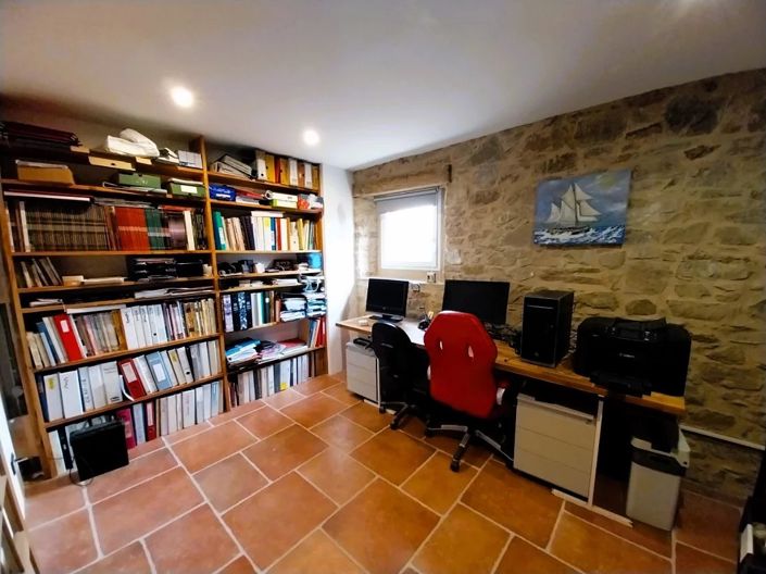 Image No.10-8 Bed House for sale