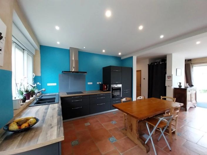 Image No.3-8 Bed House for sale