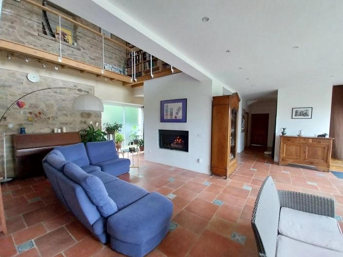 Image No.4-8 Bed House for sale