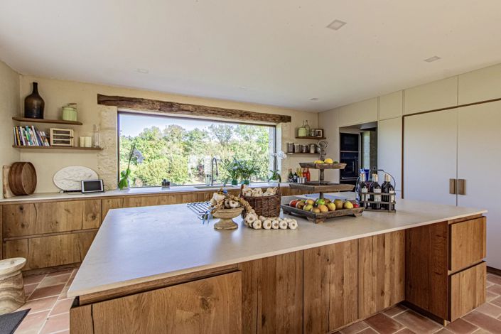 Image No.7-10 Bed House for sale