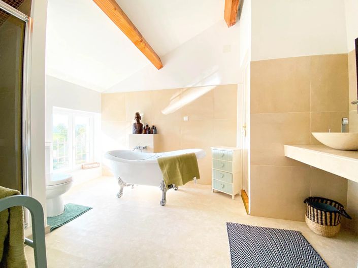 Image No.8-11 Bed House for sale