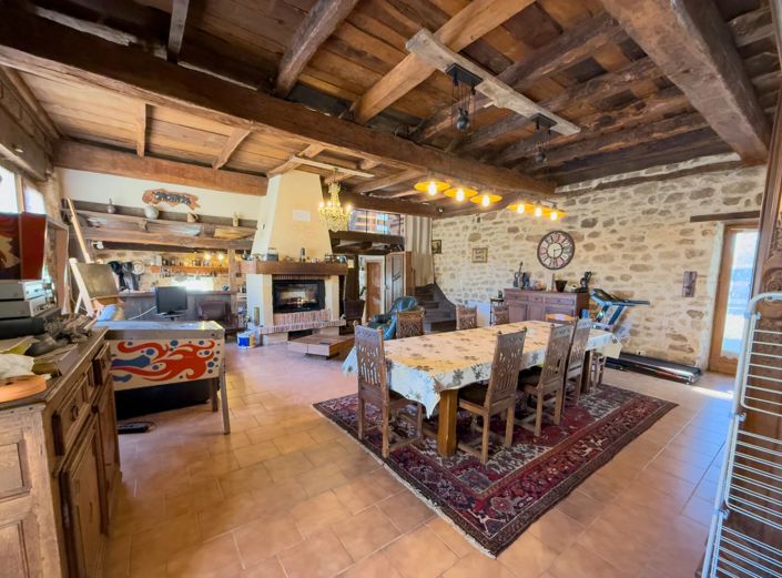 Image No.7-7 Bed House for sale