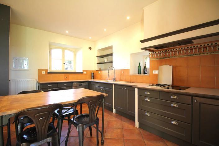 Image No.6-5 Bed House for sale