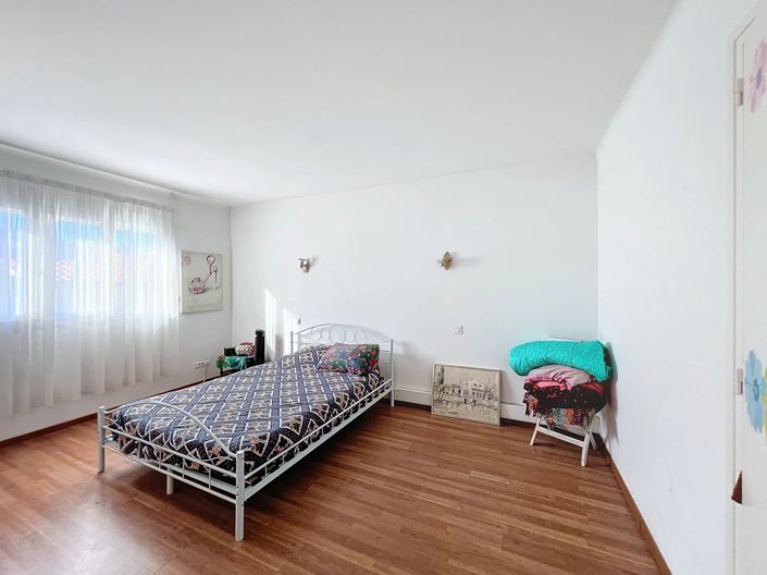 Image No.9-7 Bed House for sale