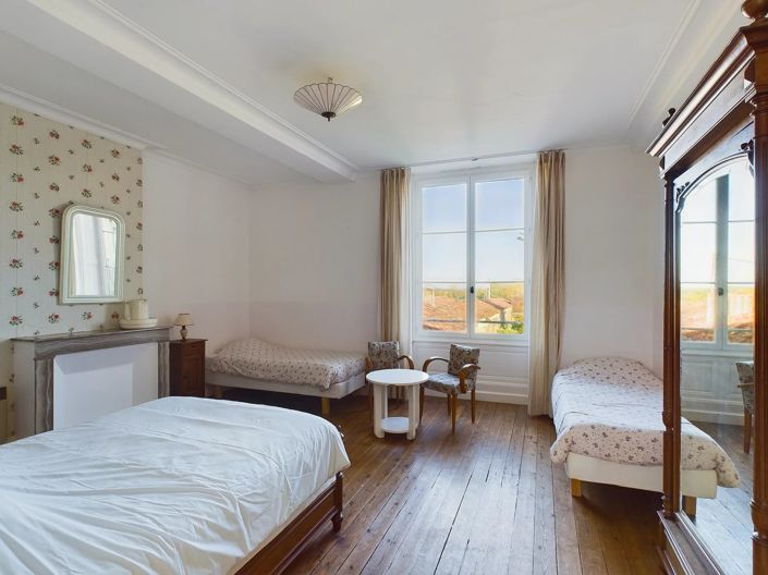 Image No.14-23 Bed House for sale