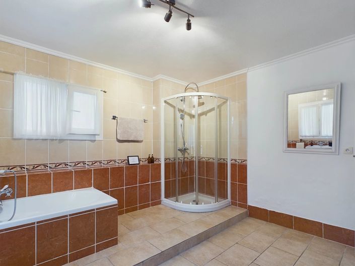 Image No.13-4 Bed House for sale