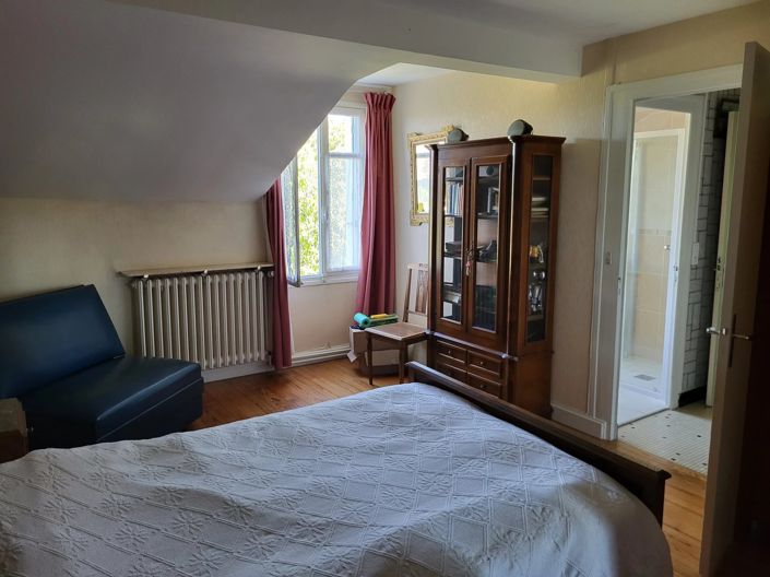 Image No.8-4 Bed House for sale