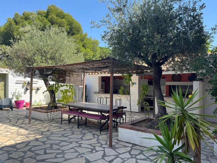 Image No.2-15 Bed House for sale