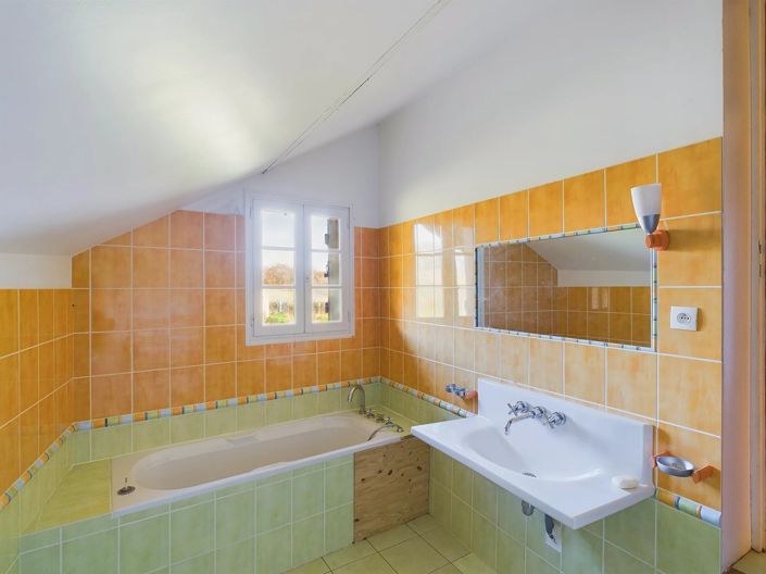 Image No.10-4 Bed House for sale