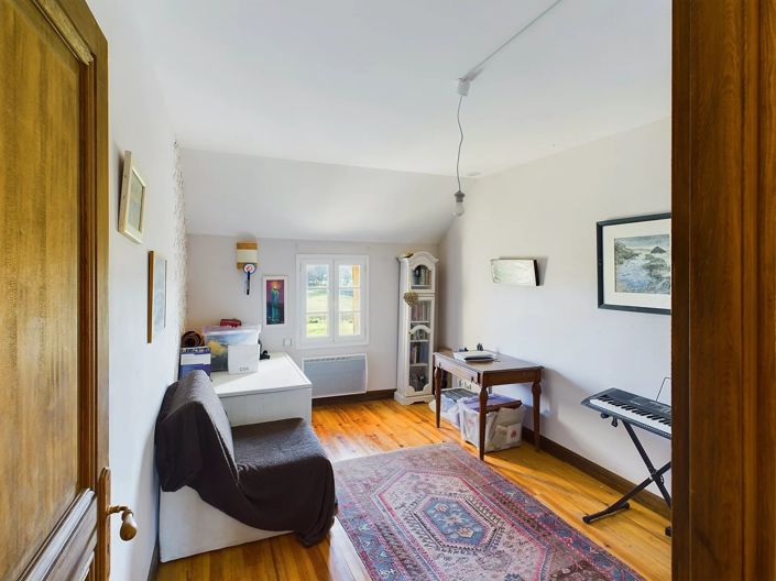 Image No.9-4 Bed House for sale