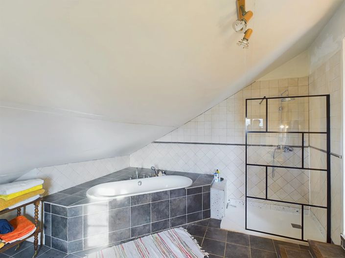 Image No.11-4 Bed House for sale